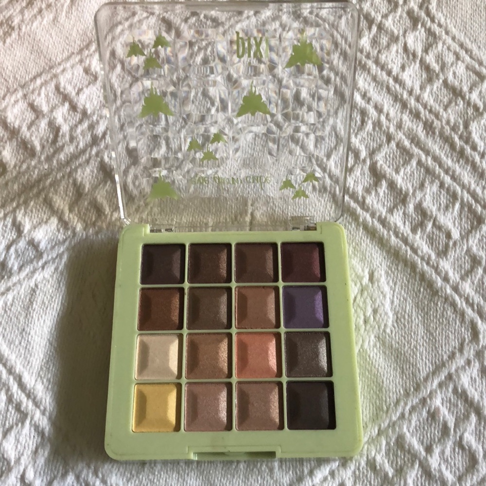 Pixi Eyeglow Cube in Lucent Lid Light